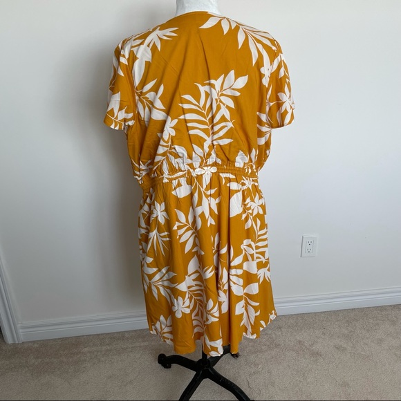 2 for $20 NWOT Mustard yellow and white dress - Picture 5 of 7
